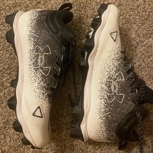 Black and white Undet Armour football cleats Size 9.5 Men’s
